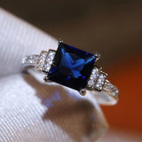 Vintage Design Gracious Luxury Inlaid AAA Zircon Blue Square Crystal Cut Four Claws Ring